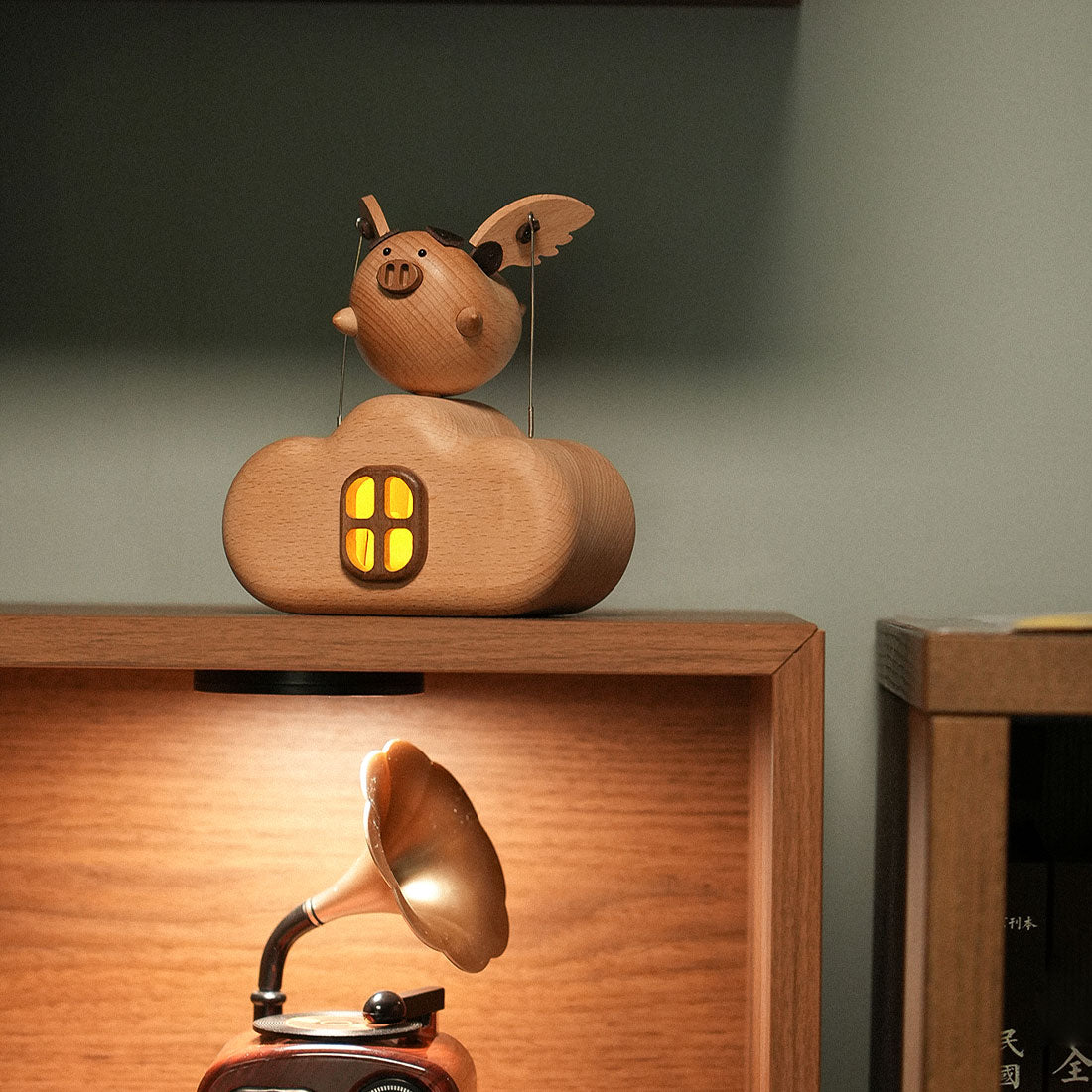 Mechanical Wooden Flying Pig Dynamic Motion Desk Decor - VICTMAX