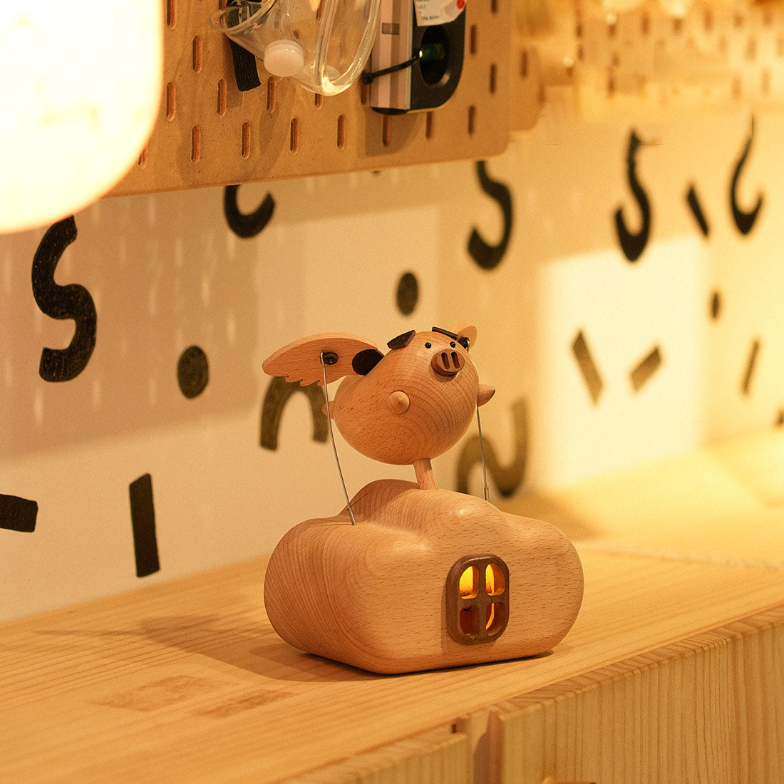 Mechanical Wooden Flying Pig Dynamic Motion Desk Decor - VICTMAX