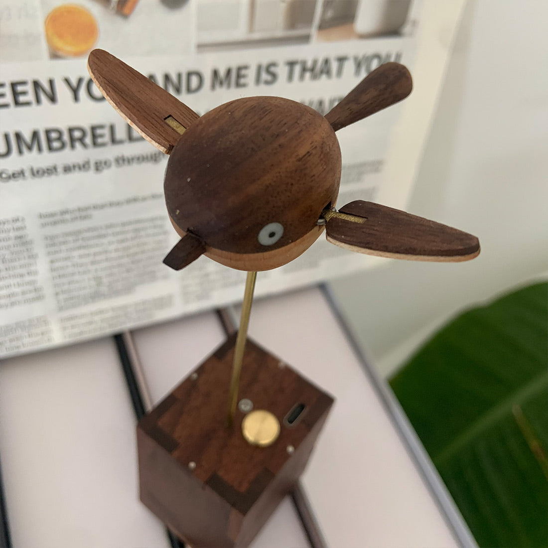 Wooden Long-Tailed Tit Bird Bionic Biological Dynamic Model, Office & Home Desktop Relaxation Decor - VICTMAX