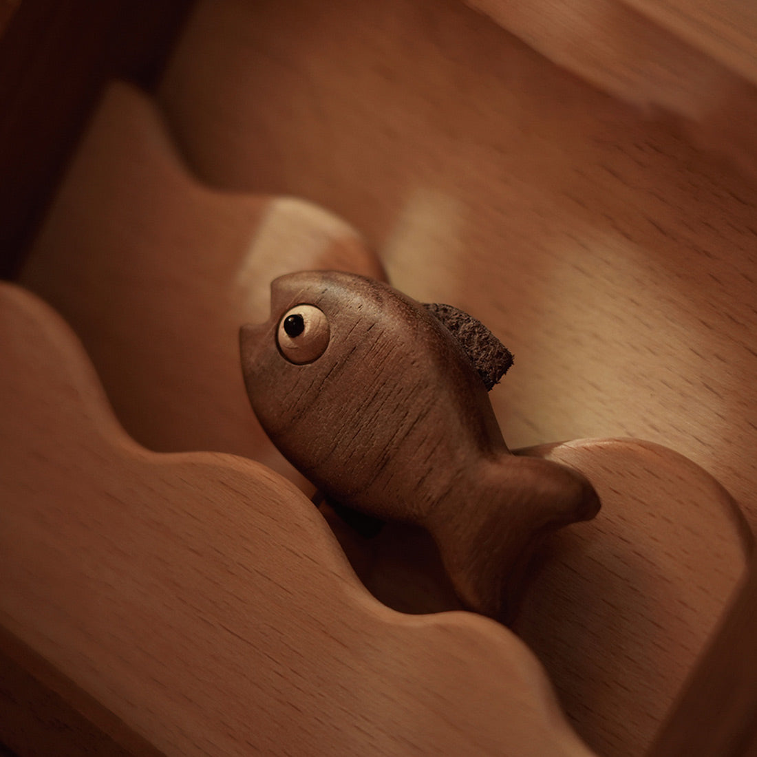 Wooden Ambient Fish Lamp Bionic Marine Biological Dynamic Model, Desktop Relaxation Decor - VICTMAX