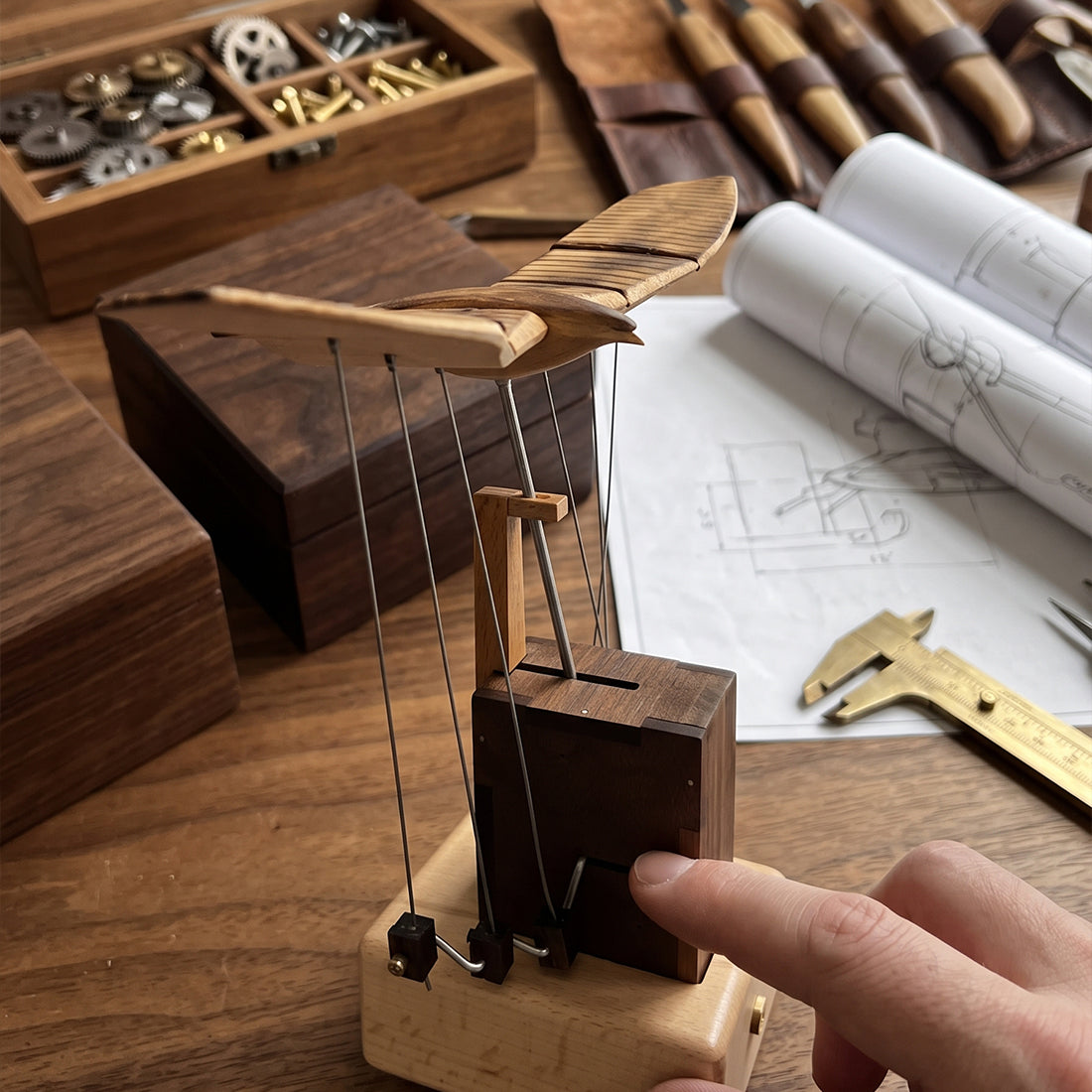 Wooden Bionic Bald Eagle Automaton with Dynamic Flapping Wings - VICTMAX
