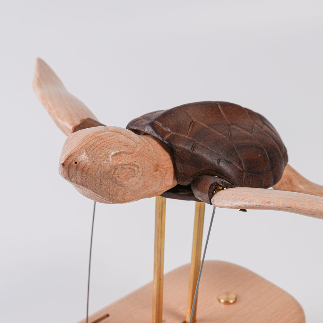 Walnut and Beech Wooden Sea Turtle Model with Handcrafted Shell Texture and Kinetic Motion Design - Victmax